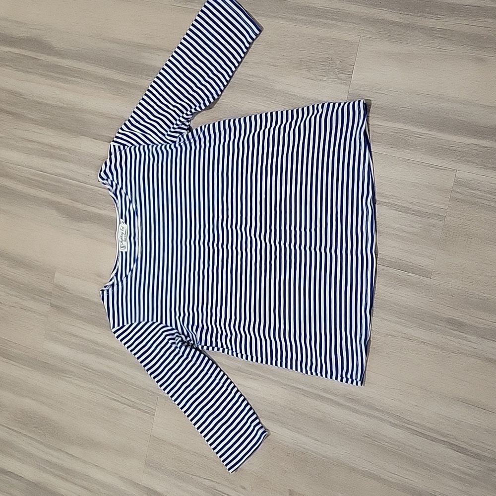 Fighting eel blue and white striped t shirt top